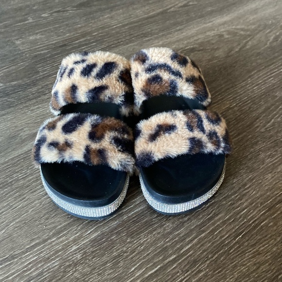Leopard Slides - Picture 3 of 3